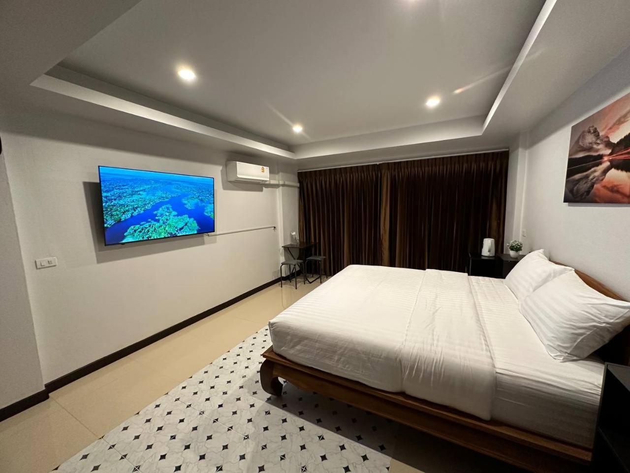 Appartamento Chris Jay @ Cnx Chiang Mai Esterno foto
