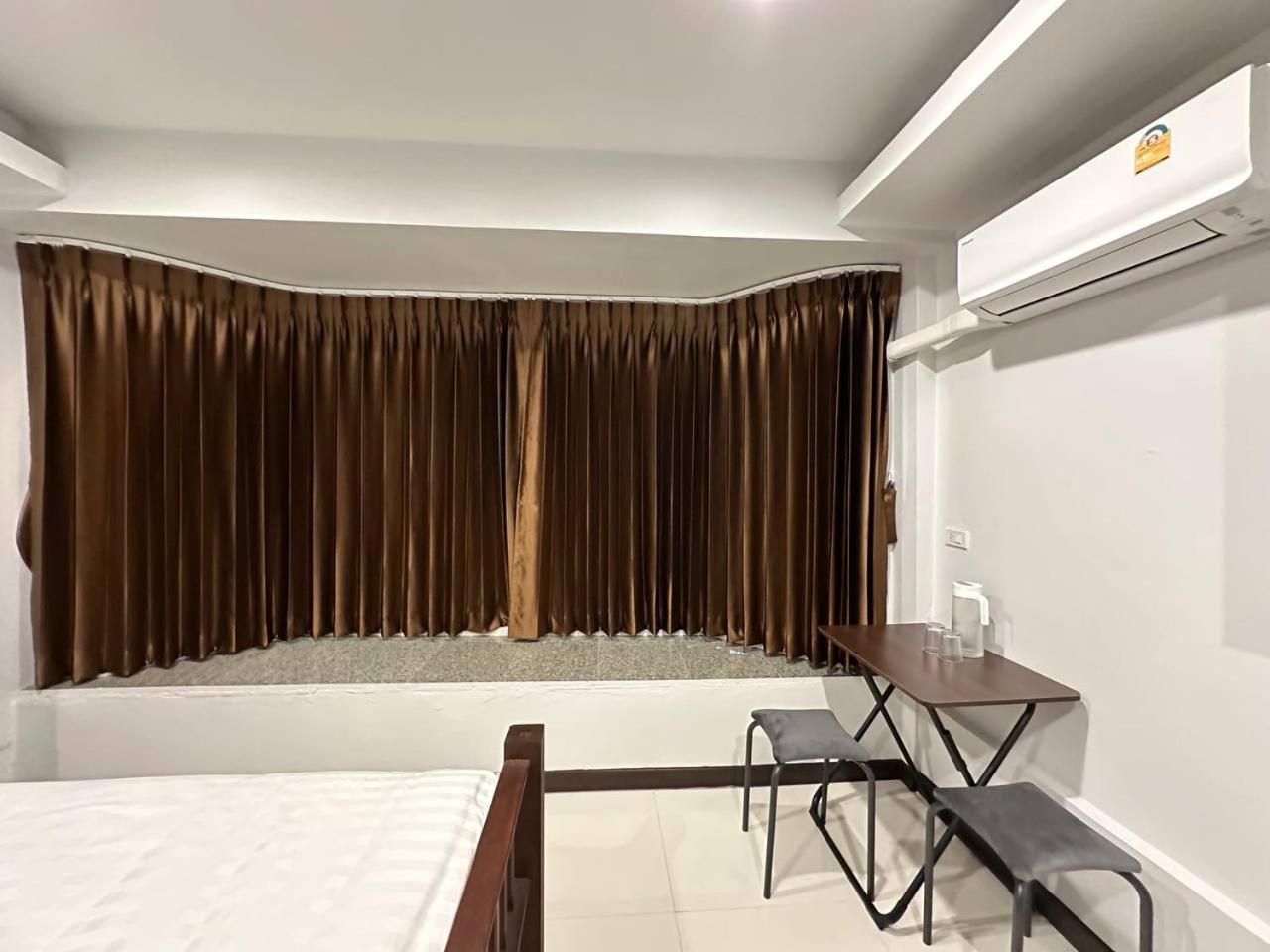 Appartamento Chris Jay @ Cnx Chiang Mai Esterno foto