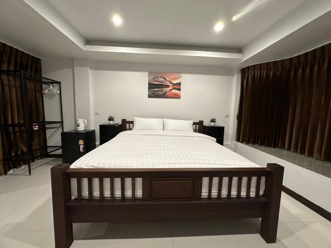 Appartamento Chris Jay @ Cnx Chiang Mai Esterno foto