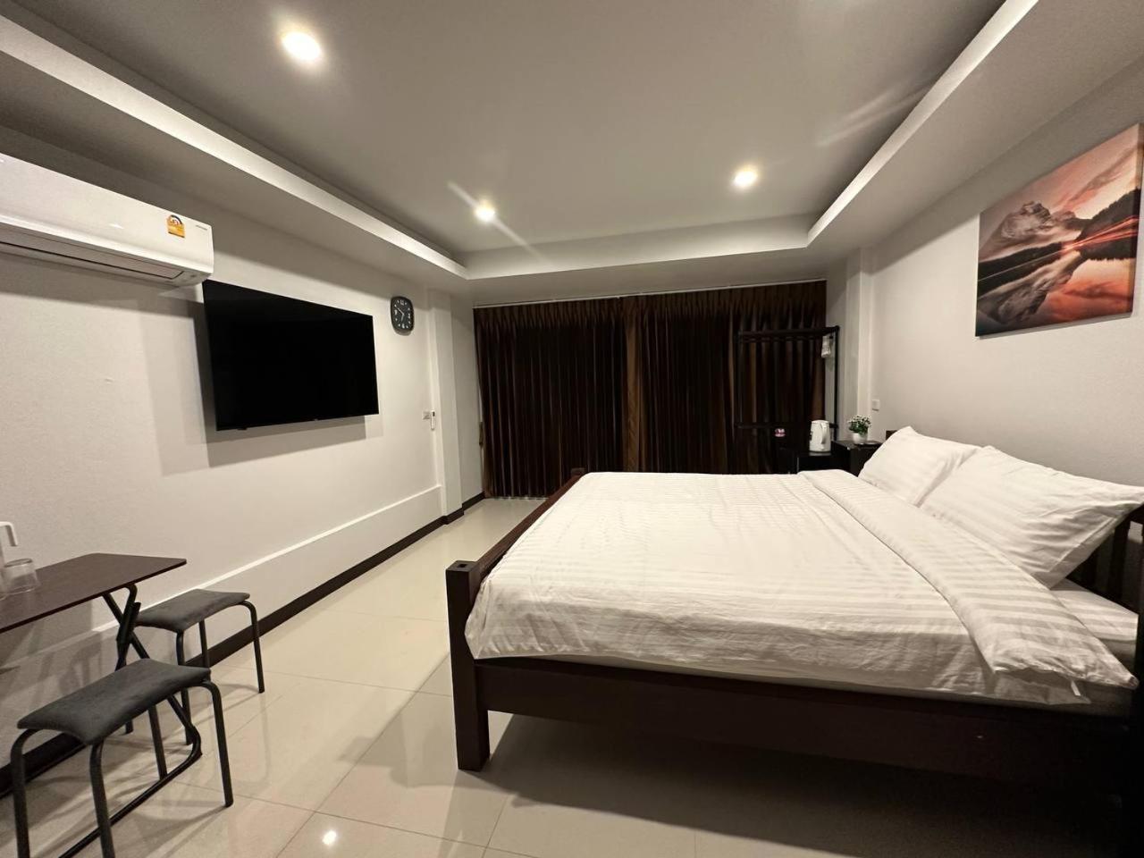 Appartamento Chris Jay @ Cnx Chiang Mai Esterno foto